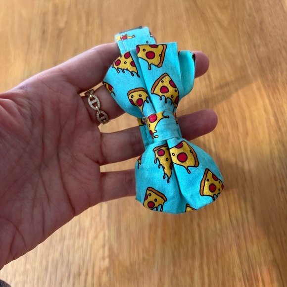 Adorable dog collar and bow tie! - Picture 5 of 9